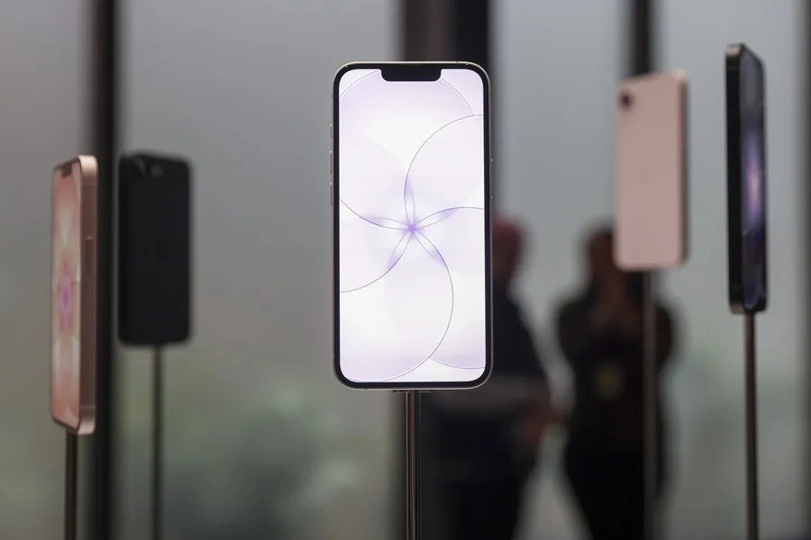 Apple establece en 599 dólares el nuevo precio de entrada para el iPhone y el MacBook