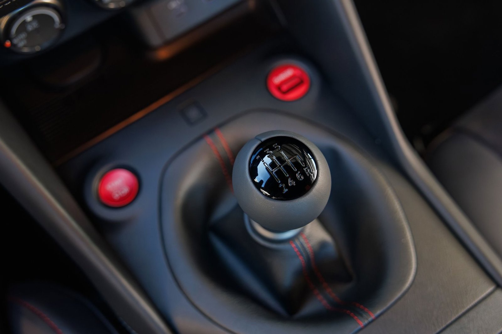 Nissan Z Nismo 2026: ¡Hurra! ¡Está permitido cambiar de marchas!