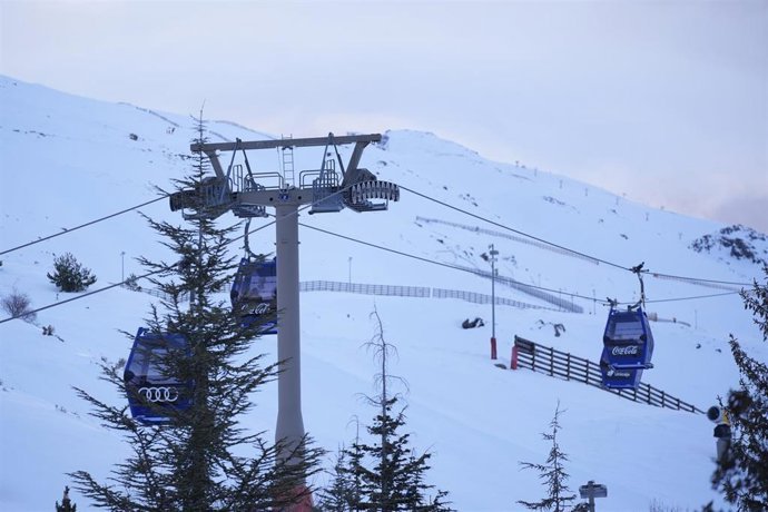 Sierra Nevada (Granada) reabre este lunes tras arreglar un problema en el suministro eléctrico Sierra Nevada (Granada) reabre este lunes tras arreglar un problema en el suministro eléctrico