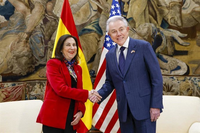 Robles destaca al nuevo embajador de EEUU la confiabilidad de España como socio de la OTAN y la paz