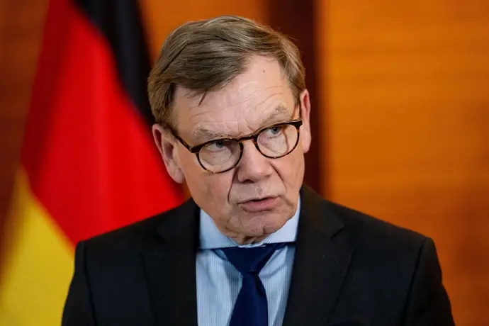 Alemania reitera su respaldo a España, mientras Robles critica al PP por sus posiciones en privado