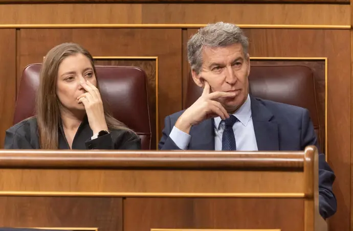 Feijóo solicita a Sánchez que obtenga autorización del Congreso para enviar tropas y le acusa de Feijóo solicita a Sánchez que obtenga autorización del Congreso para enviar tropas y le acusa de