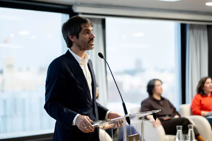 Urtasun sostiene que PP y Vox aspiran a hacer de España una réplica de Donald Trump