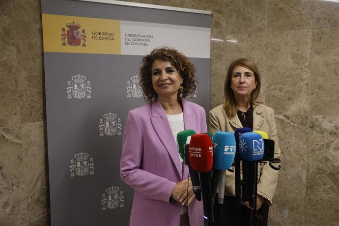 Montero responde al PP que el Gobierno tomará medidas significativas para reducir costes por la
