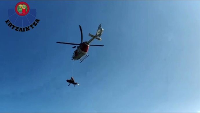 Archivo - Helic&oacute;ptero de la Ertzaintza