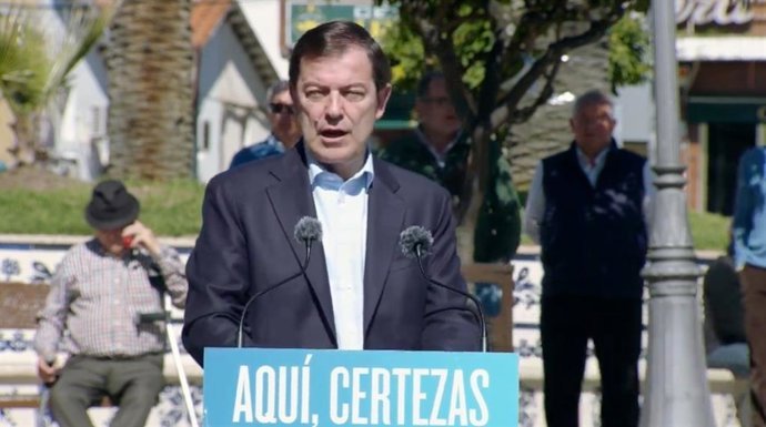 El candidato a la Presidencia de la Junta por el PP, Alfonso Fern&aacute;ndez Ma&ntilde;ueco, durante el mitin ofrecido esta ma&ntilde;ana en El Tiemblo.