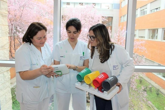 La responsable de la Unidad de Heridas Complejas, Sonia Villajos; la supervisora de Asistencia y Calidad, Antonia Gonz&aacute;lez, y la enfermera de la Ucapi, Antonia Gonz&aacute;lez, han recibido formaci&oacute;n espec&iacute;fica en el manejo del dispositivo.