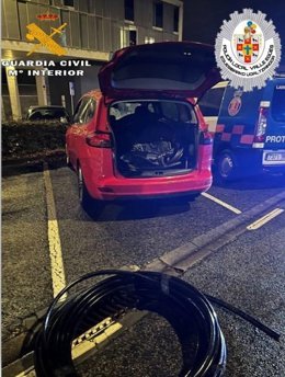 Veh&iacute;culo en el que los detenidos portaban el cable de cobre robado.