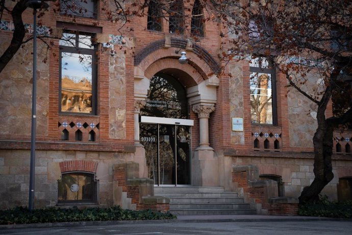Archivo - Fachada de la Conselleria de Salud, a 17 de enero de 2025, en Barcelona, Catalunya (Espa&ntilde;a).