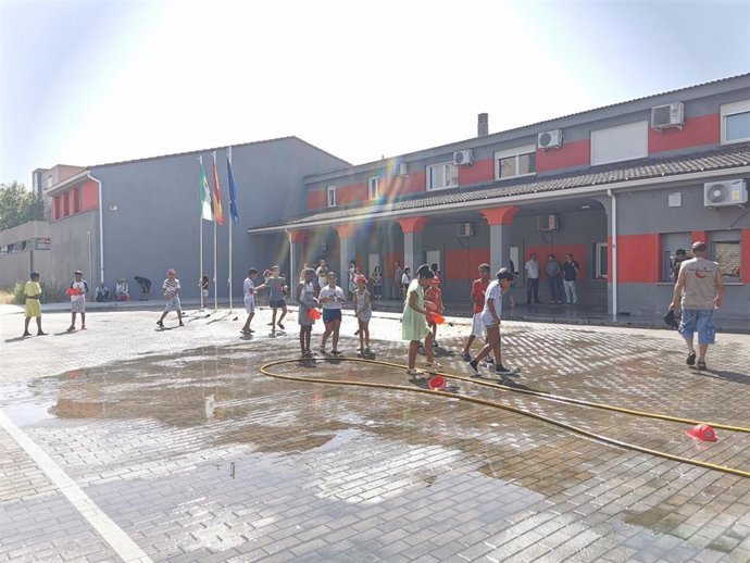 Archivo - Ni&ntilde;os saharauis que pasan el verano en Extremadura