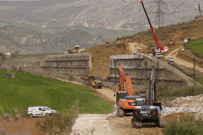 Renfe analiza opciones para optimizar el servicio del AVE tras el corte en Álora