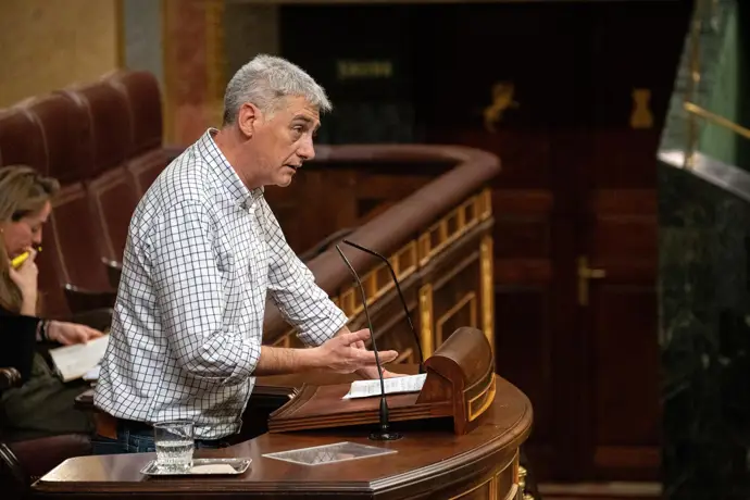 EH Bildu reprocha a Sánchez que la reducción de impuestos beneficia a grandes empresas