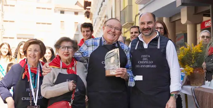 Barbastro da la bienvenida a la primavera con 14.000 crespillos, un festín lleno de tradición y