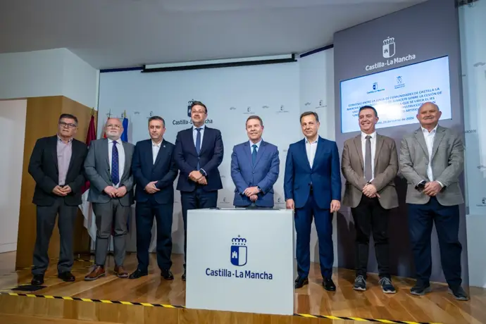 La Junta firma un acuerdo para un campo de fútbol en Albacete y suma 748 deportistas de alto