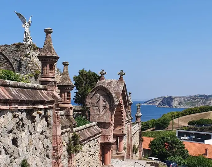 Cultura promoverá la declaración del cementerio de Comillas como BIC en su totalidad