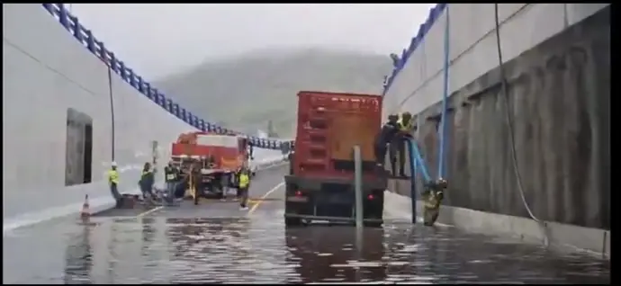 La UME inicia achiques con autobombas en varios lugares de Gran Canaria para controlar la situación