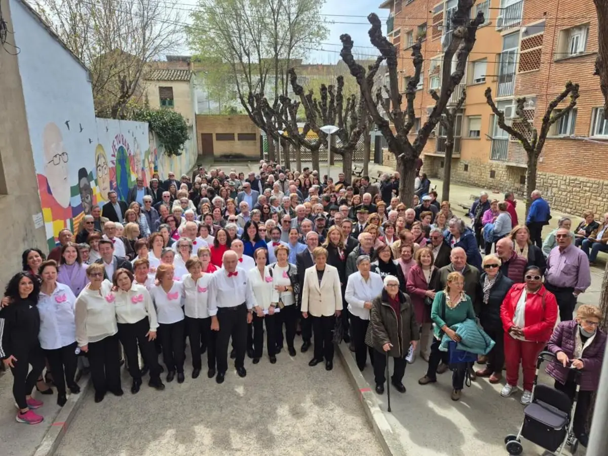 El hogar para personas mayores de Huesca tiene más de 6.000 socios y atiende a más de 300 diarios El hogar para personas mayores de Huesca tiene más de 6.000 socios y atiende a más de 300 diarios