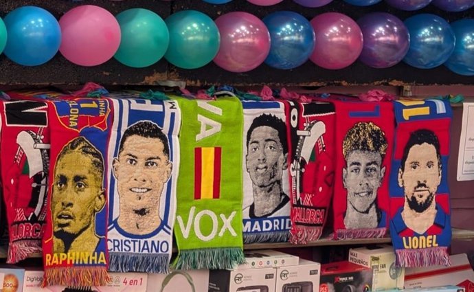 Bufandas expuestas en la Fira del Ram.