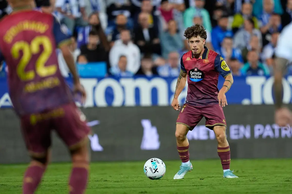 El Deportivo consigue un empate en Gijón y el Huesca continúa su mala racha en LaLiga Hypermotion