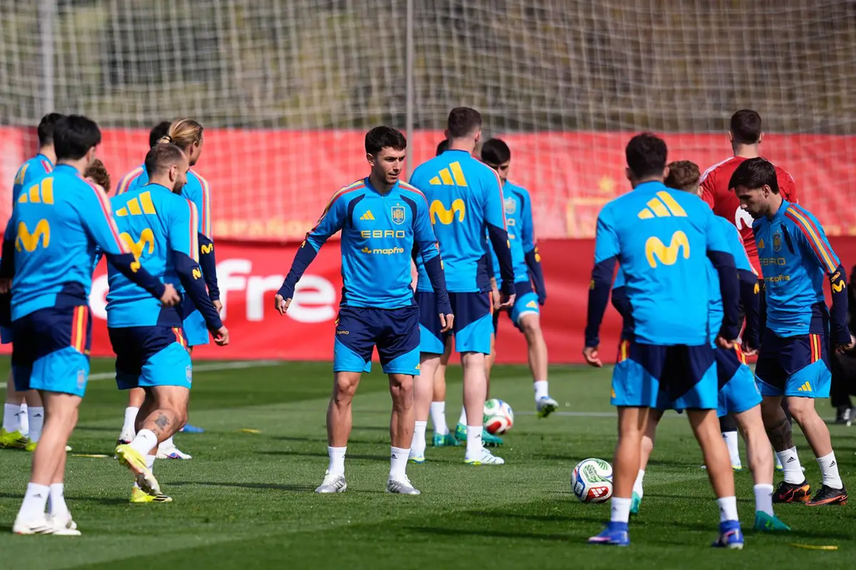 Zubimendi se retira de la concentración de España debido a molestias en la rodilla