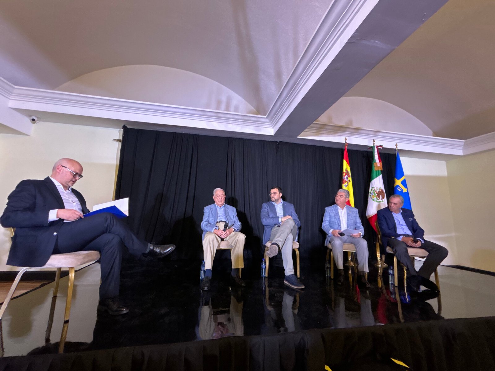 El presidente identifica oportunidades en turismo, tecnología, construcción naval y