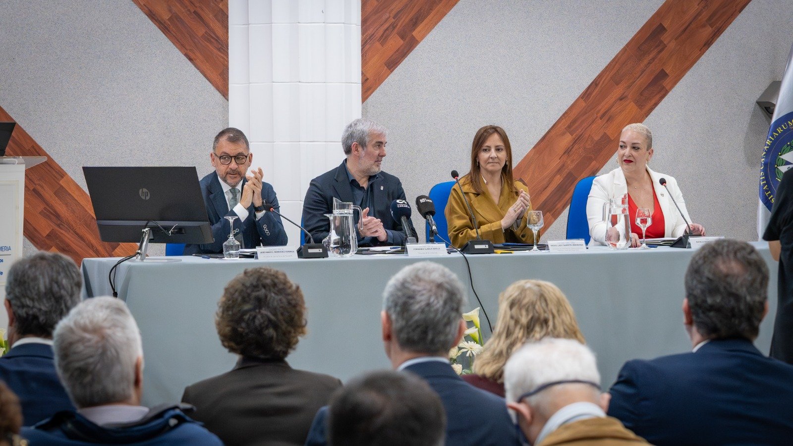 Clavijo insta a los colegios profesionales a fortalecer su liderazgo en la sociedad actual