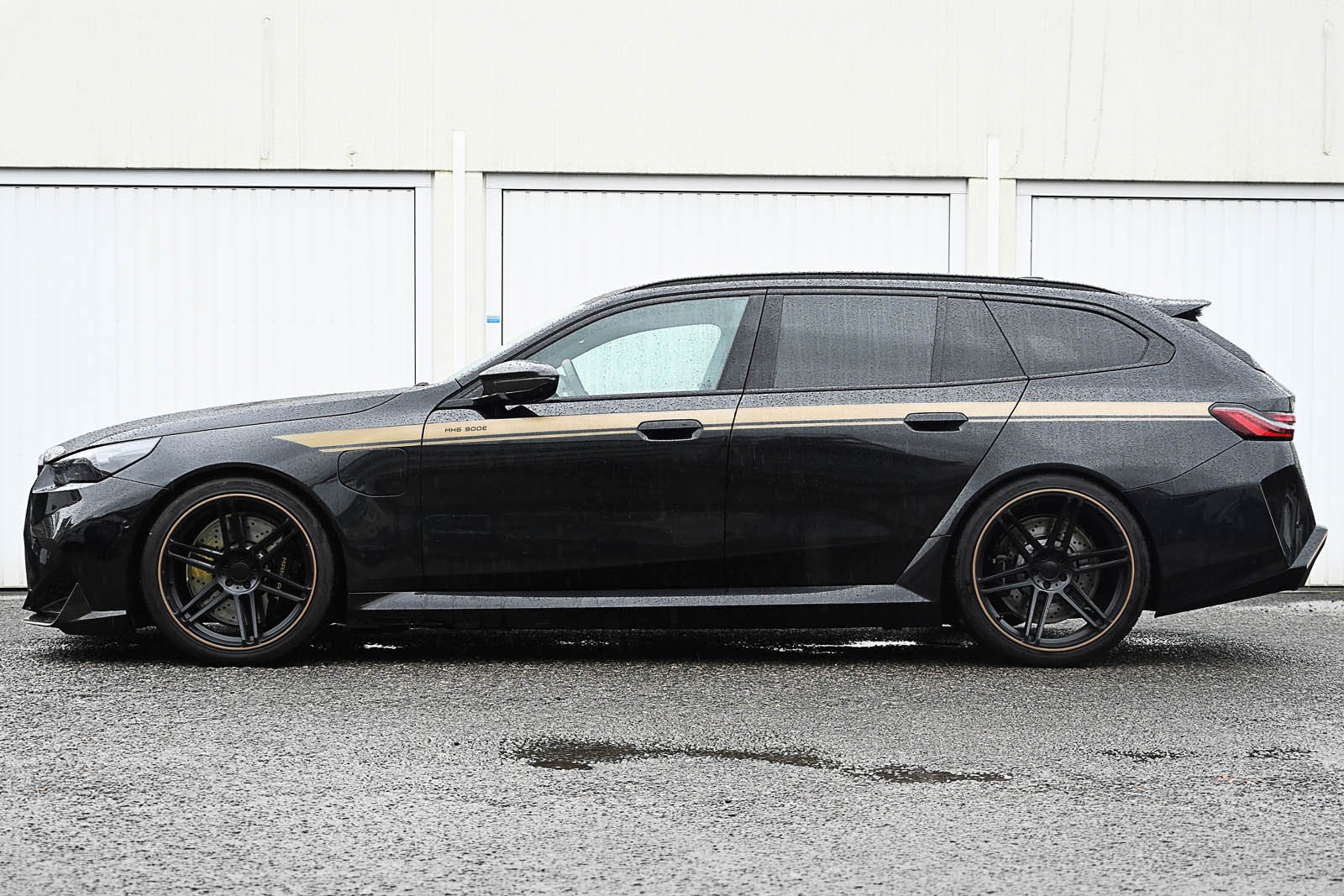 BMW M5 Touring se transforma en Manhart MH5 900E Touring con 900 caballos de potencia BMW M5 Touring se transforma en Manhart MH5 900E Touring con 900 caballos de potencia