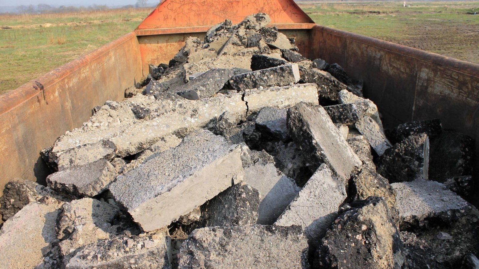 Madrid impone más de 100 multas por vertidos ilegales y advierte sobre su impacto ambiental