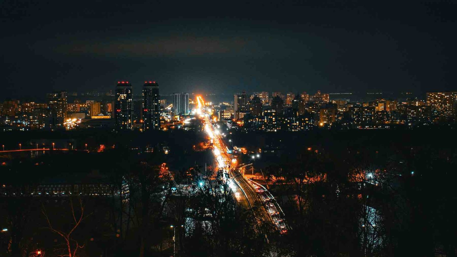 expertos alertan sobre la contaminación lumínica en océanos, afectando a especies marinas por el
