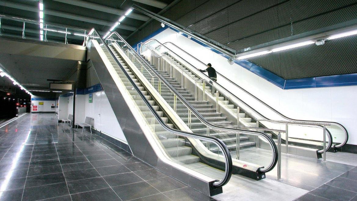 La Comunidad de Madrid destinará más de 24 millones al cuidado de 770 escaleras mecánicas de