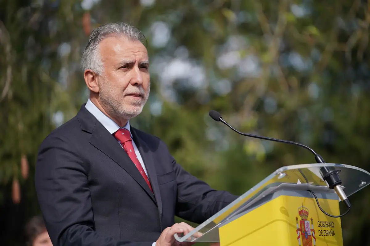 Torres señala que Canarias puede buscar un pacto sobre aeropuertos similar al del País Vasco, sin