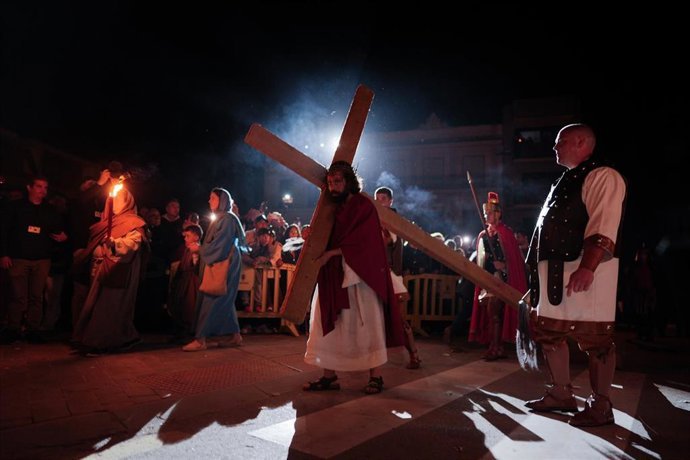 Archivo - La presidenta de la Comunidad, Isabel D&iacute;az Ayuso, asisti&oacute; anoche a la Pasi&oacute;n Viviente de Morata de Taju&ntilde;a, fiesta de Inter&eacute;s Tur&iacute;stico Regional