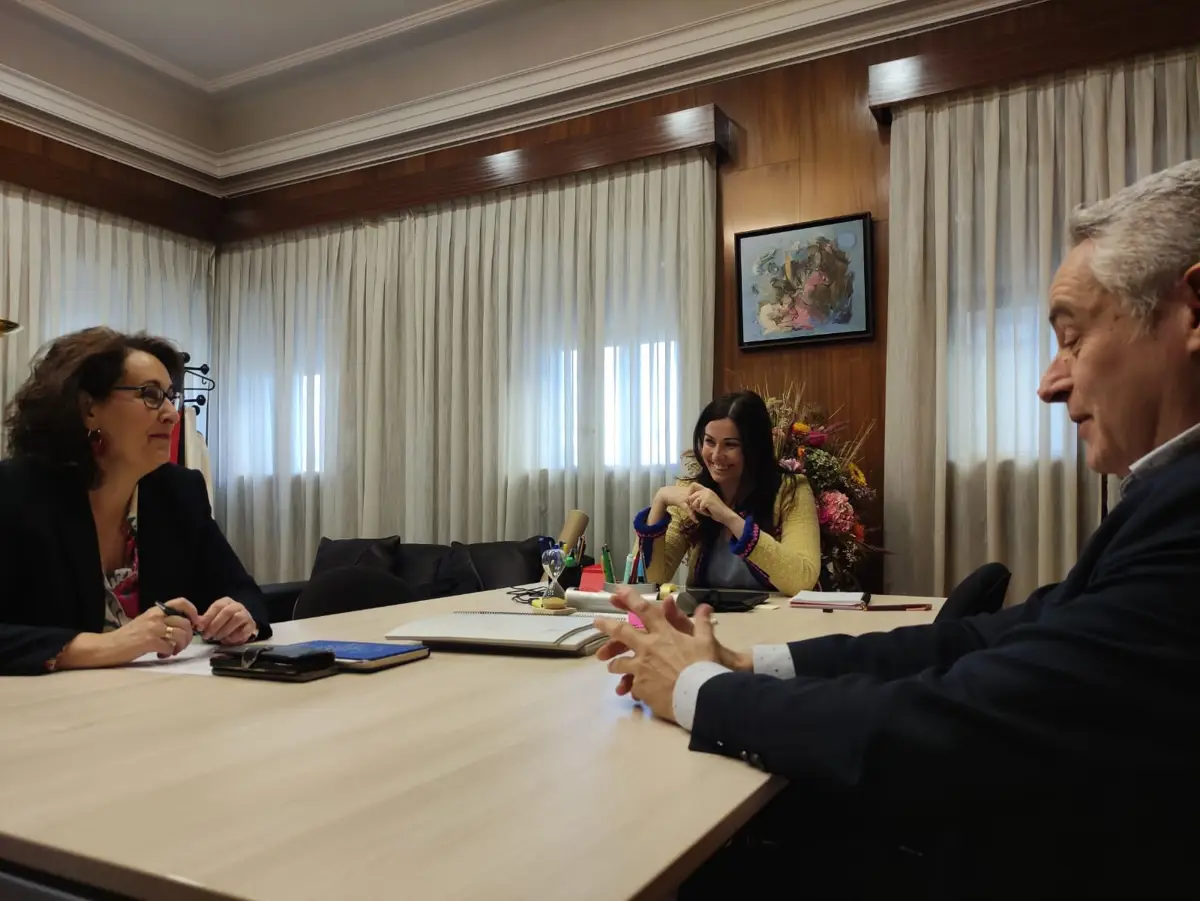 PP y Vox acuerdan que una consultora defina la nueva zona de bajas emisiones en Zaragoza PP y Vox acuerdan que una consultora defina la nueva zona de bajas emisiones en Zaragoza