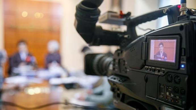 El director general de Cultura, Roberto Iturriaga, y la coordinadora del foro, Teresa Cascudo, presentan el III Foro de Arqueolog&iacute;a