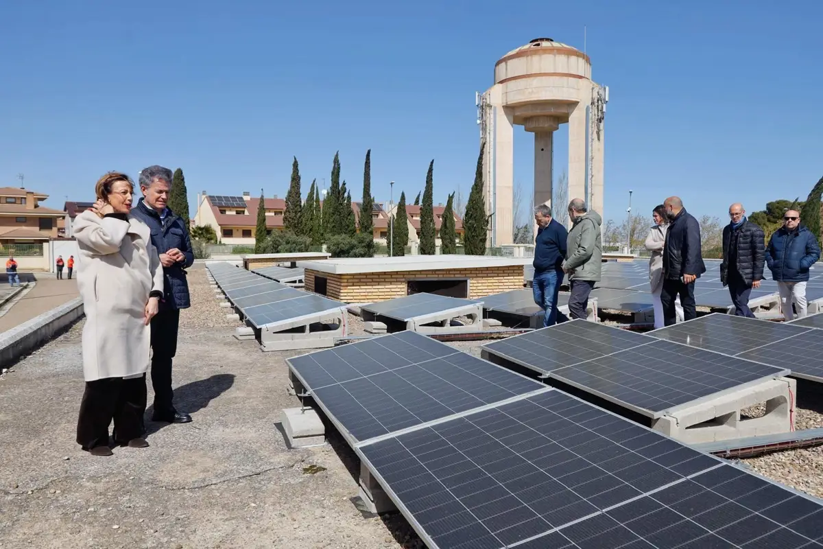Zaragoza otorga a Iberdrola la gestión de comunidades solares en 18 instalaciones municipales