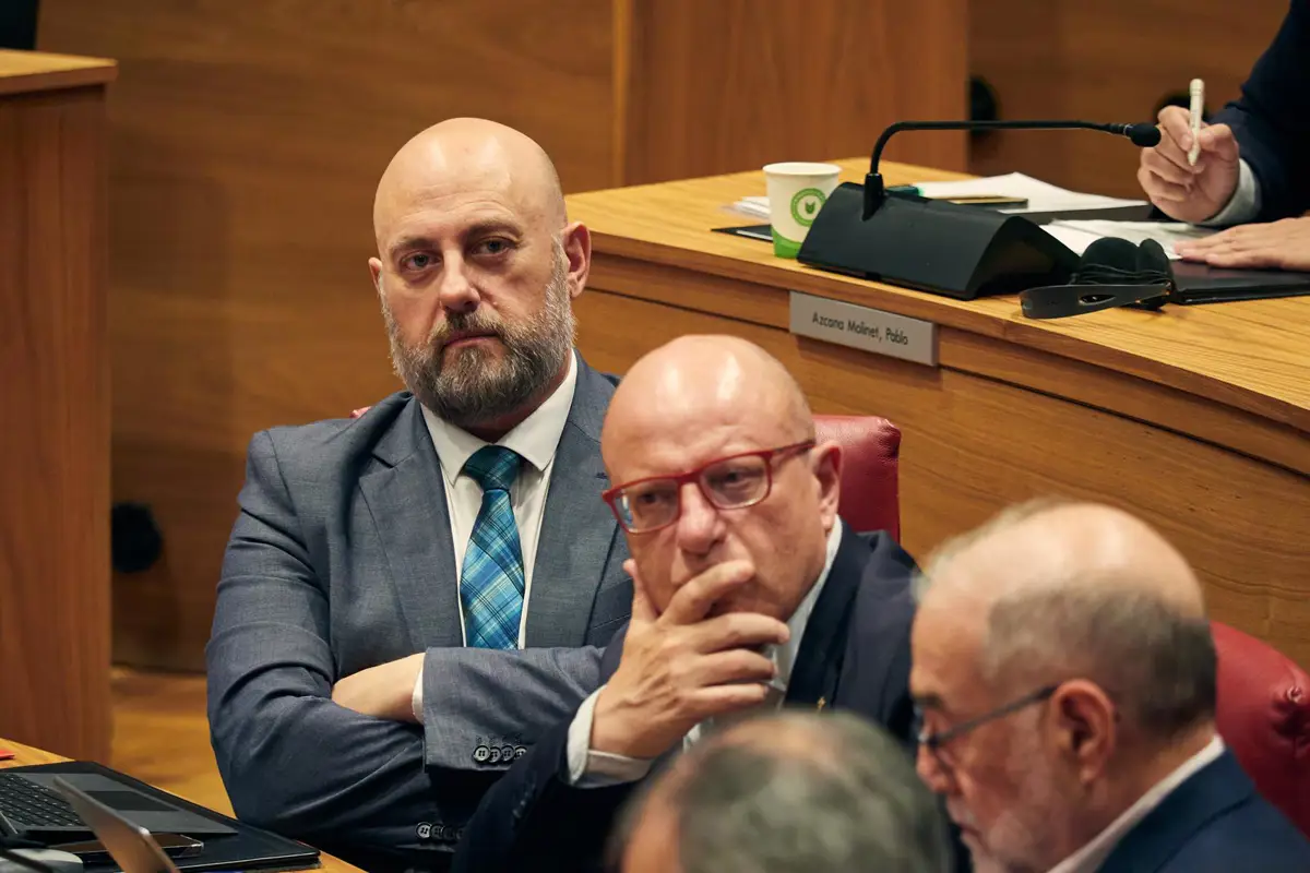 El Gobierno foral aprueba la reducción del IVA en combustibles y electricidad, además del