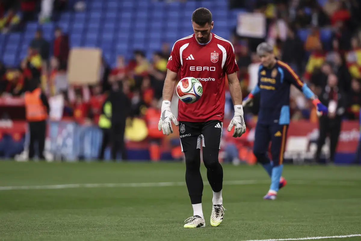 Unai Simón se establece como el portero titular en el Mundial