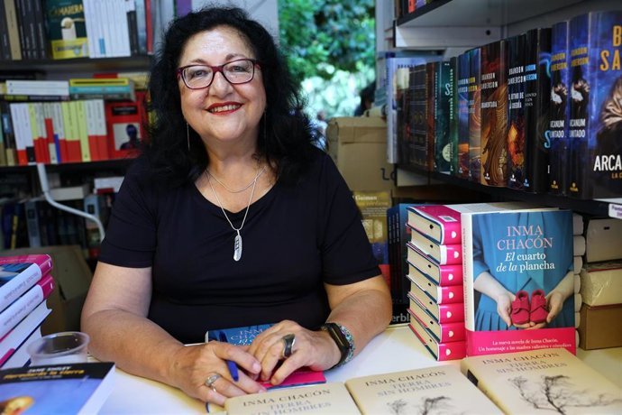 Archivo - Imagen de archivo de la escritora Inma Chac&oacute;n