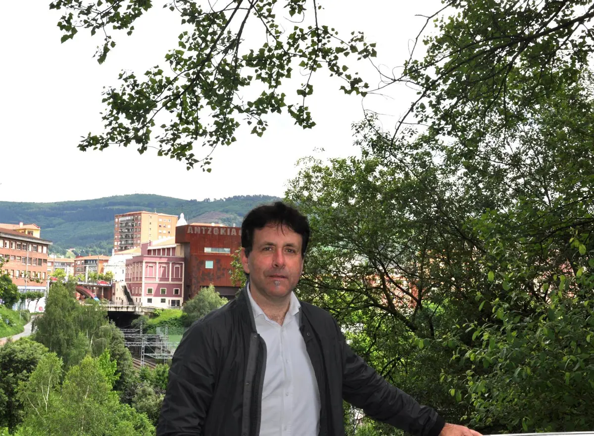 El alcalde de Basauri repudia el homicidio de una vecina y llama a combatir la violencia machista
