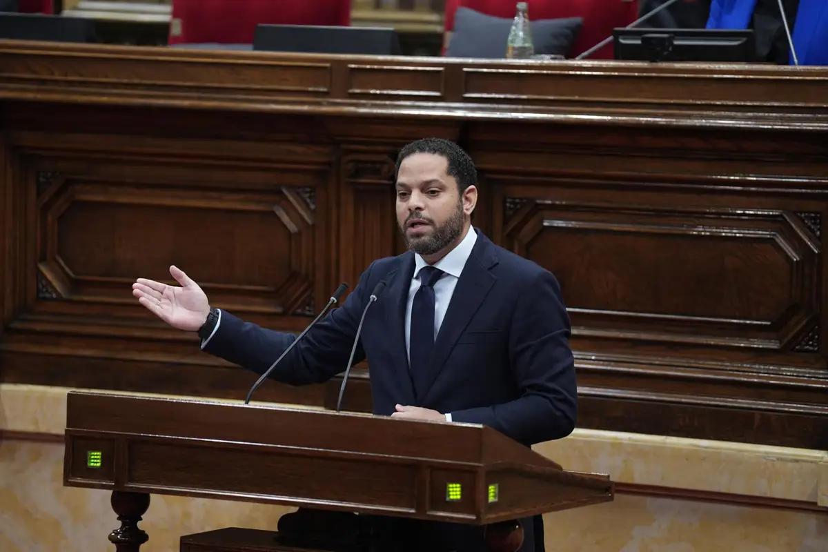 Ignacio Garriga, de Vox, critica al PSOE por ser un "saqueador de las clases medias" y exige una