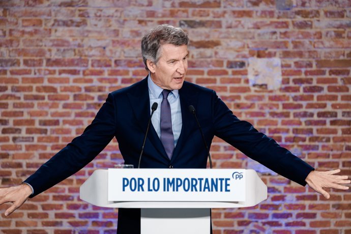 El presidente del Partido Popular, Alberto N&uacute;&ntilde;ez Feij&oacute;o, durante el acto &lsquo;Pagas m&aacute;s, recibes menos; contra el infierno fiscal del Gobierno de S&aacute;nchez&rsquo; en el Espacio Jorge Juan, a 8 de abril de 2026, en Madrid (Espa&ntilde;a).