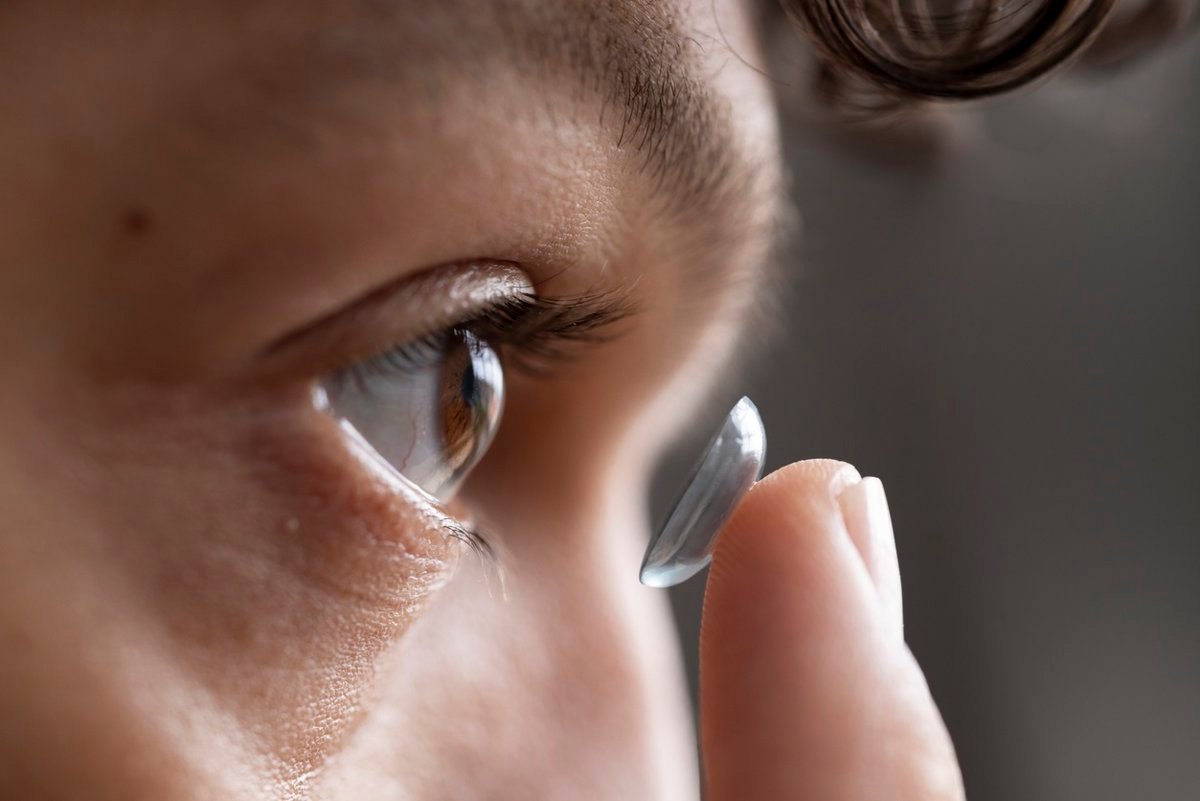 Crean una lente que mide la presión ocular y administra tratamiento para el glaucoma