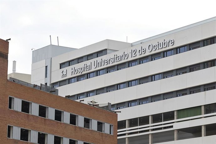 Archivo - Fachada del Hospital Universitario 12 de Octubre, a 28 de septiembre de 2025, en Madrid (Espa&ntilde;a).
