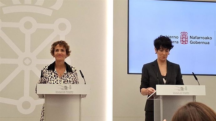 La presidenta del Gobierno de Navarra, Mar&iacute;a Chivite, y la ministra de Inclusi&oacute;n, Seguridad Social y Migraciones, Elma Saiz.