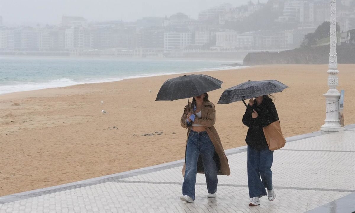 Lluvias y bajada de temperaturas se esperan este sábado en Euskadi