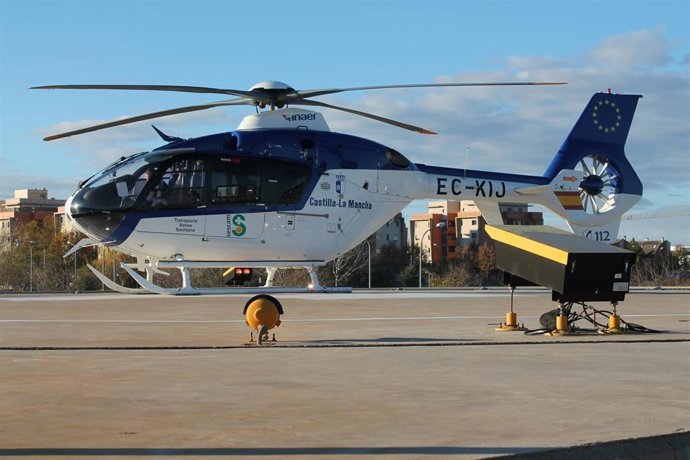 Archivo - Helic&oacute;ptero sanitario.