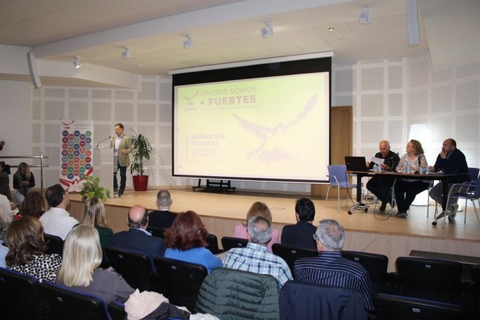 El alcalde, Manuel Serrano, durante la inauguraci&oacute;n de la Asamblea General de la Federaci&oacute;n de Asociaciones de Vecinos de Albacete.