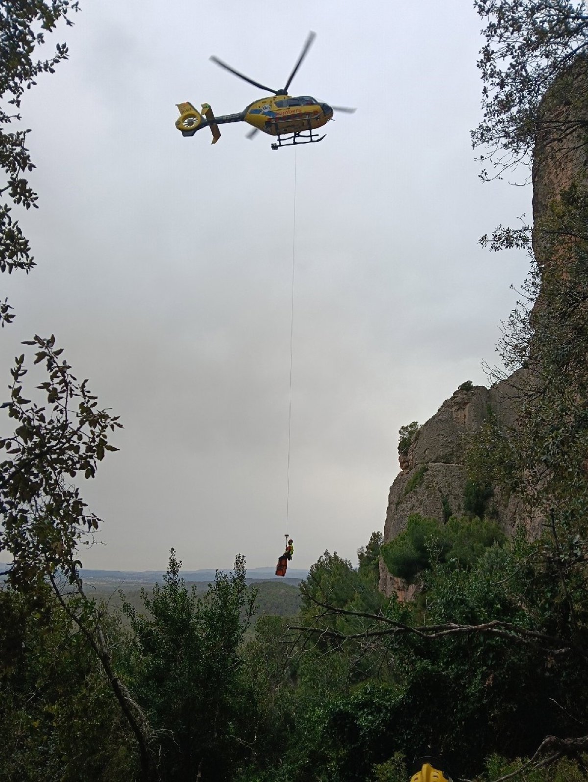 Dos escaladores heridos graves en Montserrat tras ser golpeados por piedras mientras ascendían