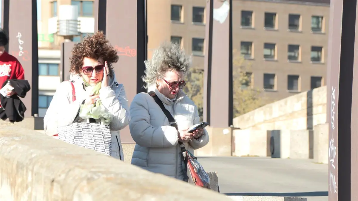 Canarias emitirá avisos por vientos de hasta 70 km/h y fuerte oleaje desde la tarde del domingo