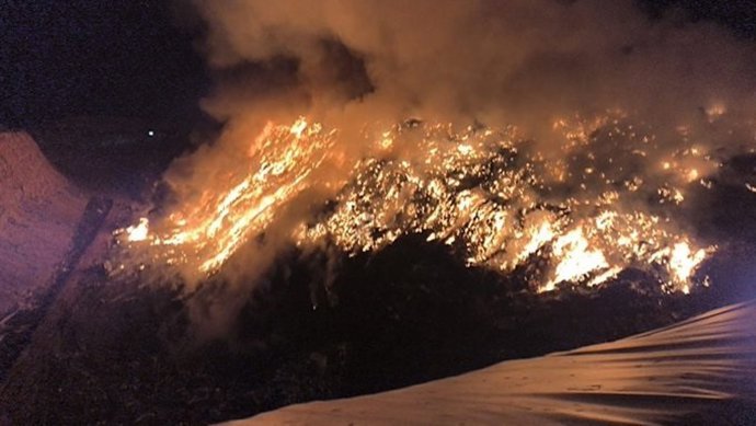 Incendio vertedero de N&aacute;jera
